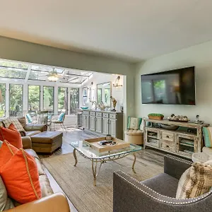 Modern Hilton Head Retreat Walk To And Golf! Hilton Head Island